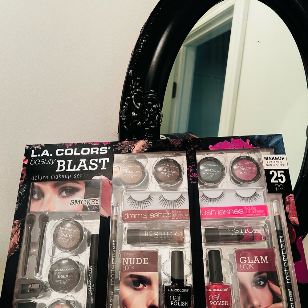 L.A. Colors Beauty Blast Deluxe Makeup Set - Glam, Nude, Smokey